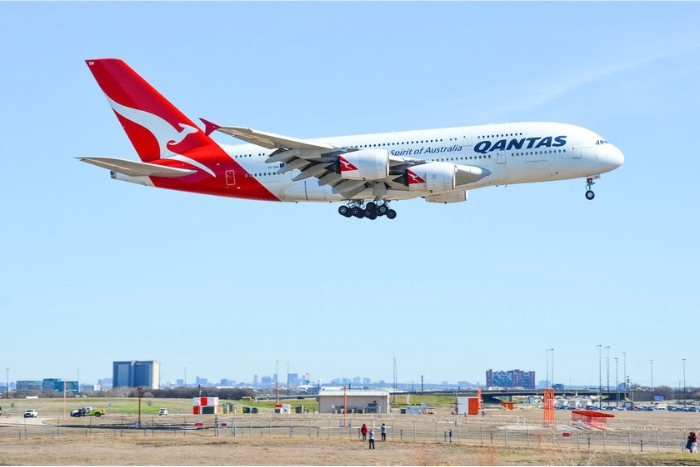 Flight to Australia to Vietnam with Qantas Airline
